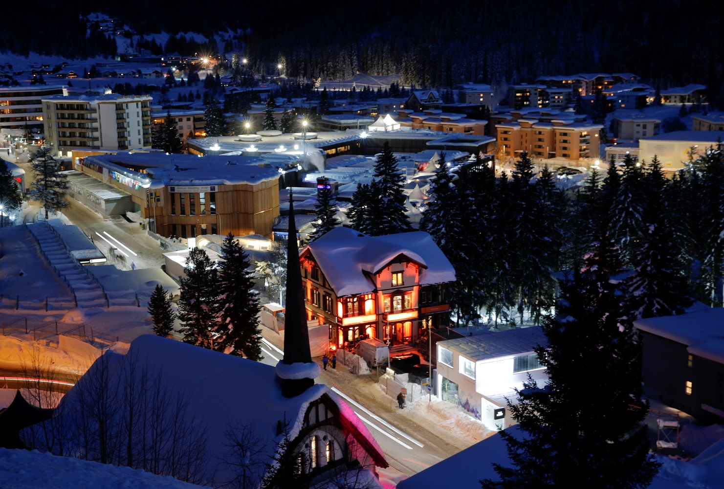 A night view shows a congress centre (L), the venue of the upcoming World Economic Forum (WEF) in the Swiss mountain resort of Davos, Switzerland, January 20, 2019. REUTERS/Arnd Wiegmann