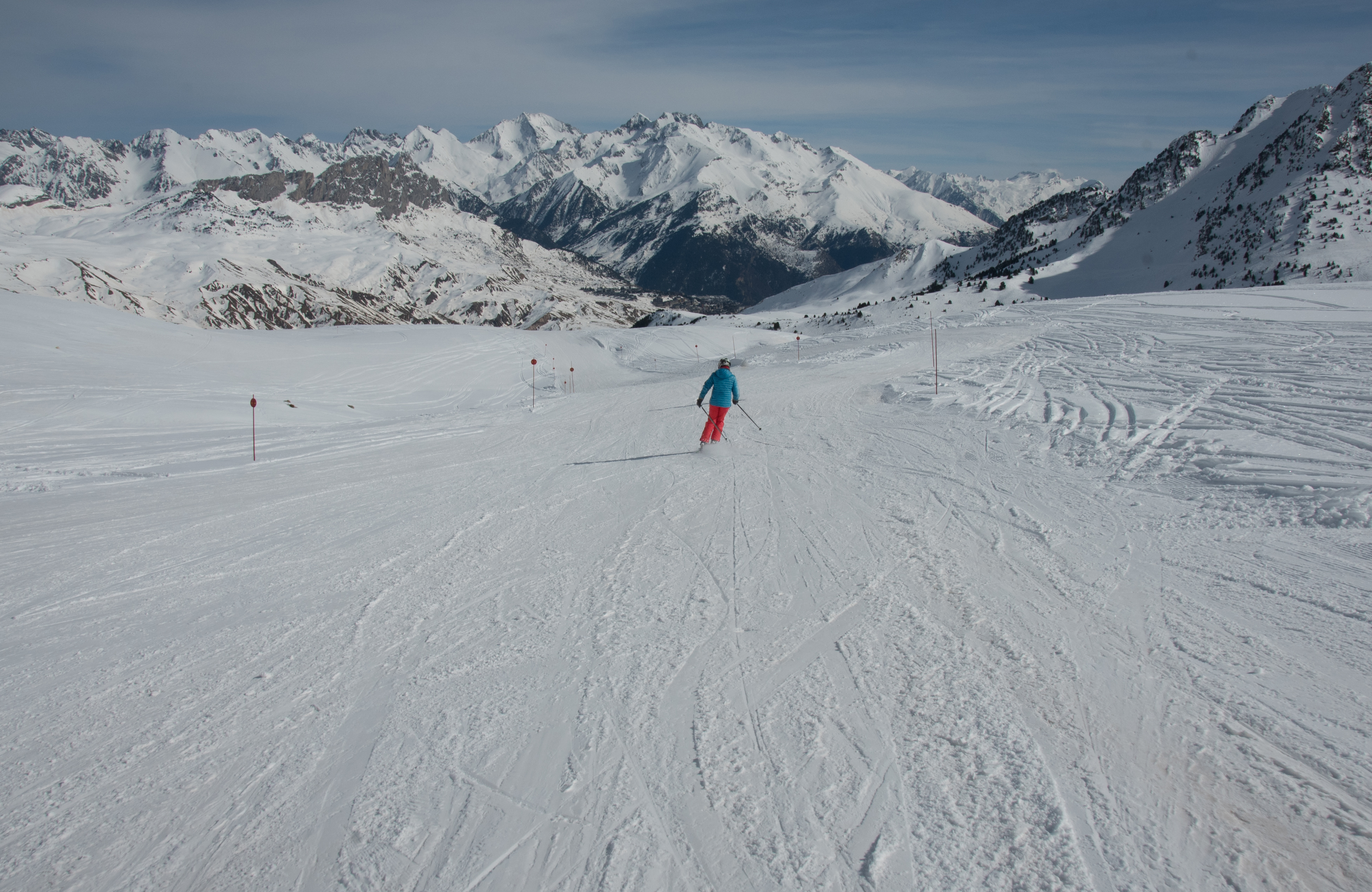 Teenager skiing in Formigal ski resort