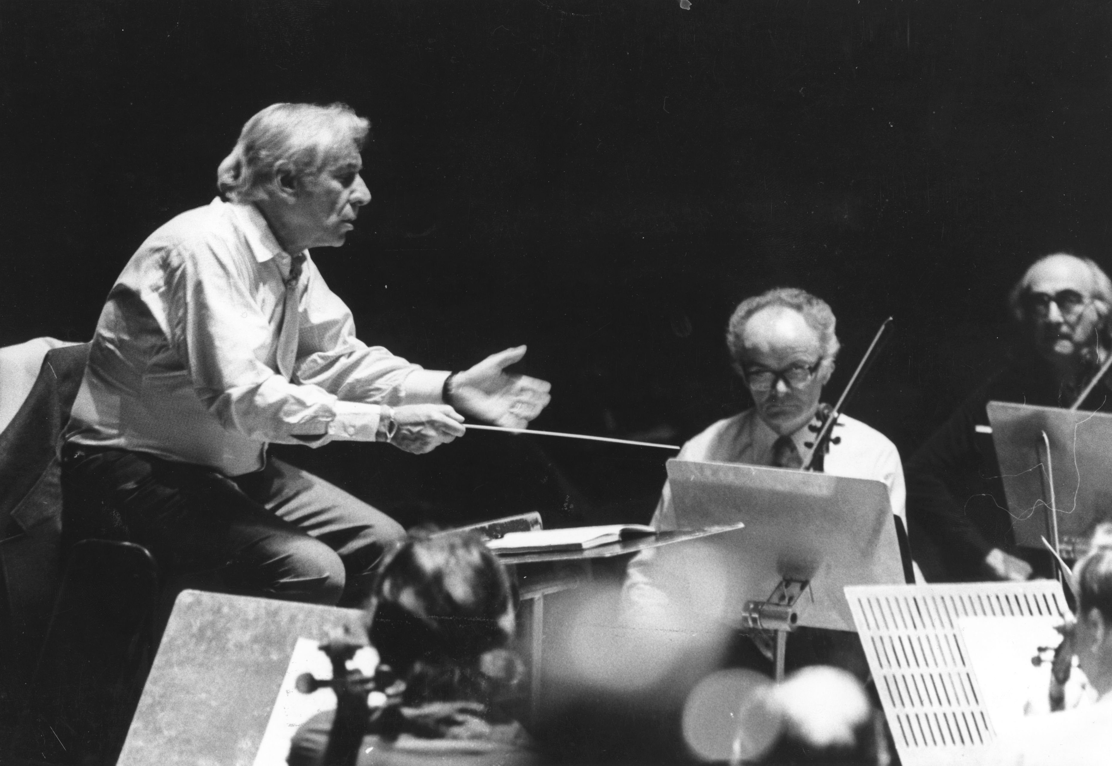 10th May 1979:  American composer, conductor and pianist Leonard Bernstein (1918 - 1990) conducting a rehearsal at the Royal Festival Hall, London.  (Photo by Argles/Evening Standard/Getty Images)