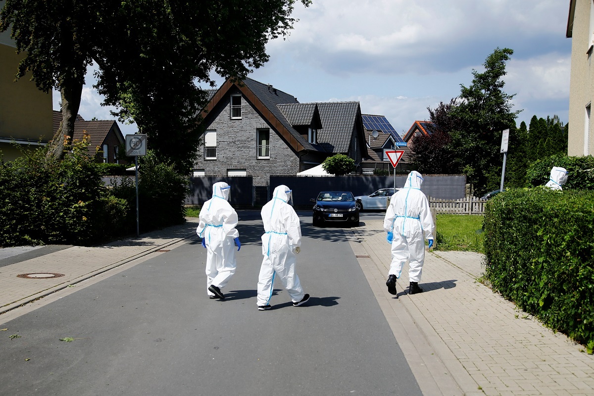 Members of a mobile testing unit of the German Army and German Red Cross arrive to test residents for the coronavirus disease (COVID-19), following an outbreak of the disease at Toennies meat factory, where employees remain under lockdown, in Guetersloh, Germany, June 22, 2020. REUTERS/Leon Kuegeler
