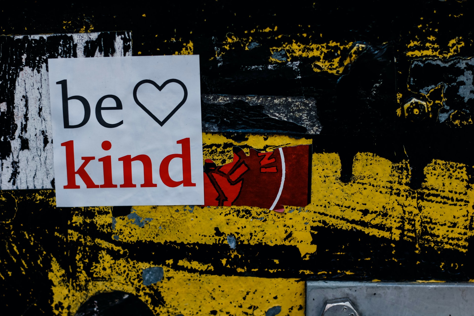 8 Easy Ways to be Kind and Make People Feel Good About Themselves
