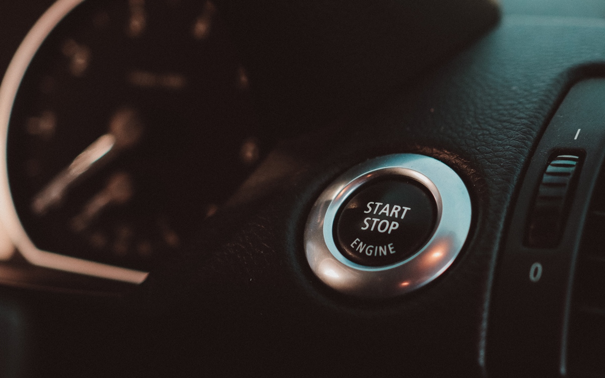 A car&#039;s Start and Stop button