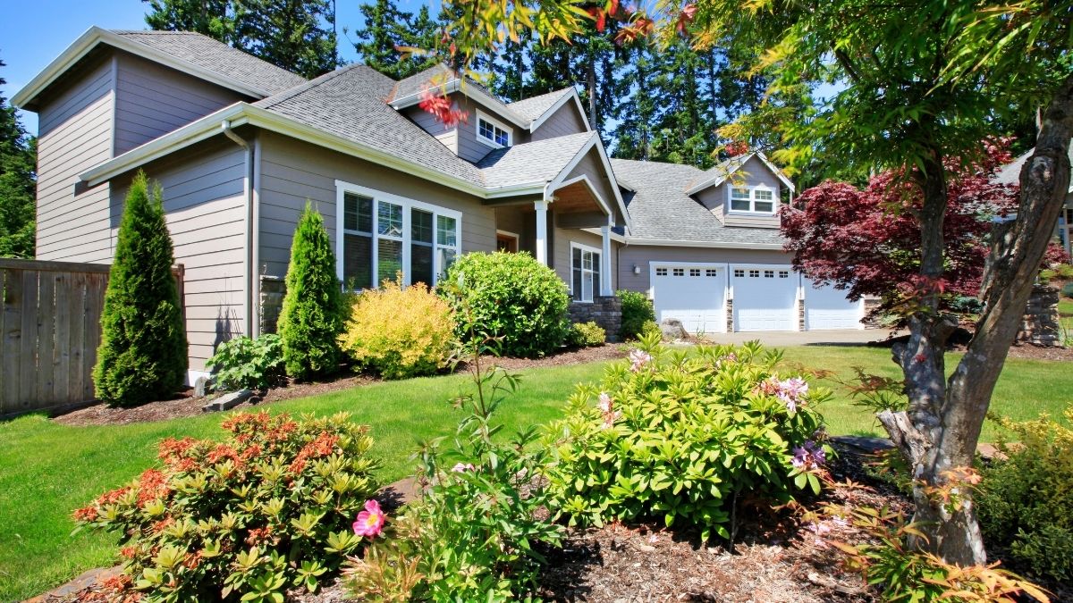 Boost Your Home&#039;s Curb Appeal by Adding Happy Colors Around your Space