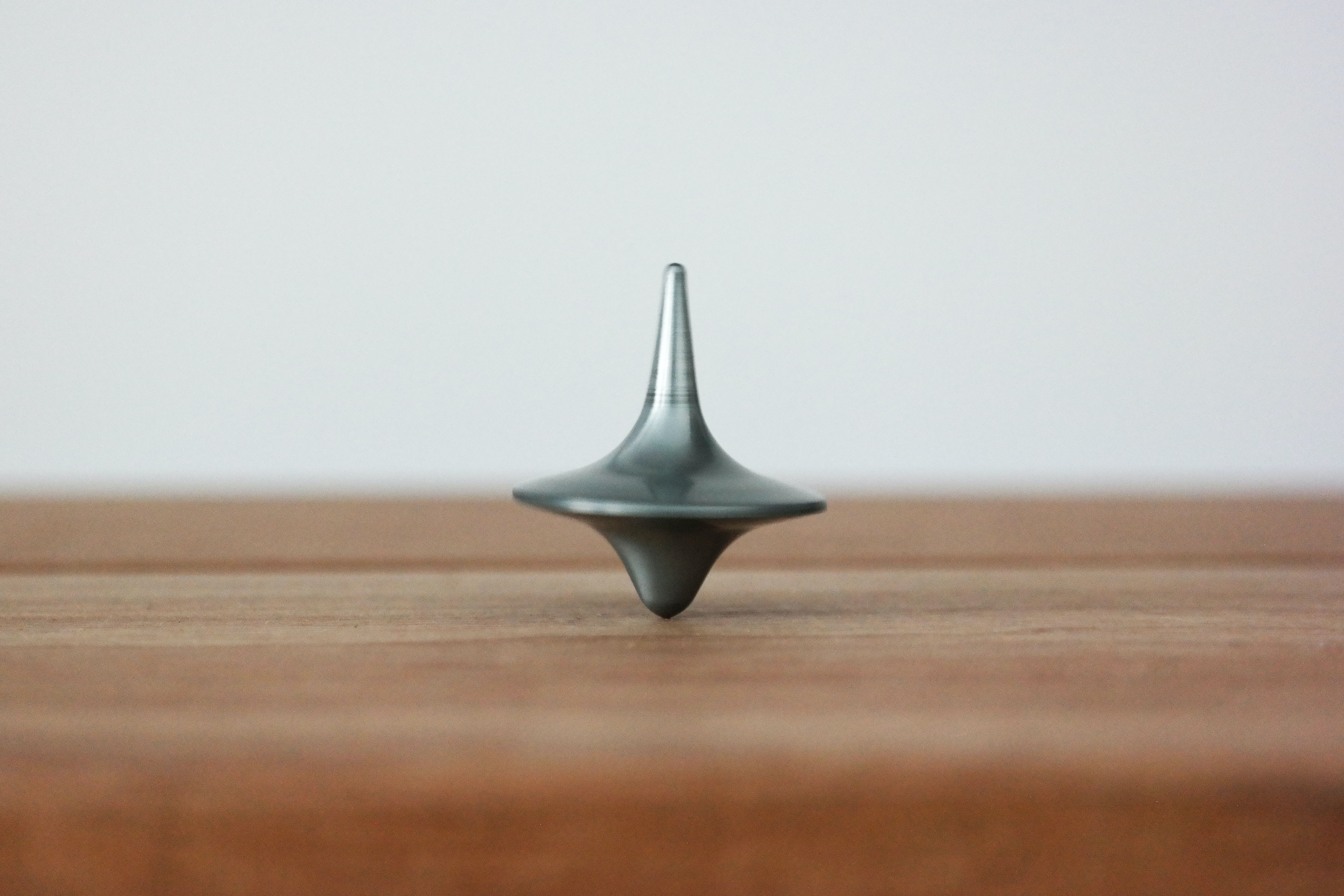 Spiing top to depict balance